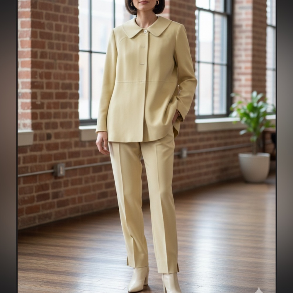 Vintage Elegant Cream Women's Tahari Pantsuit size 10